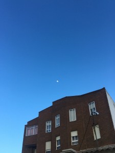 The moon is lookin' lovely on this fine night 