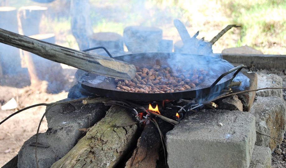 Toasting cacao beans