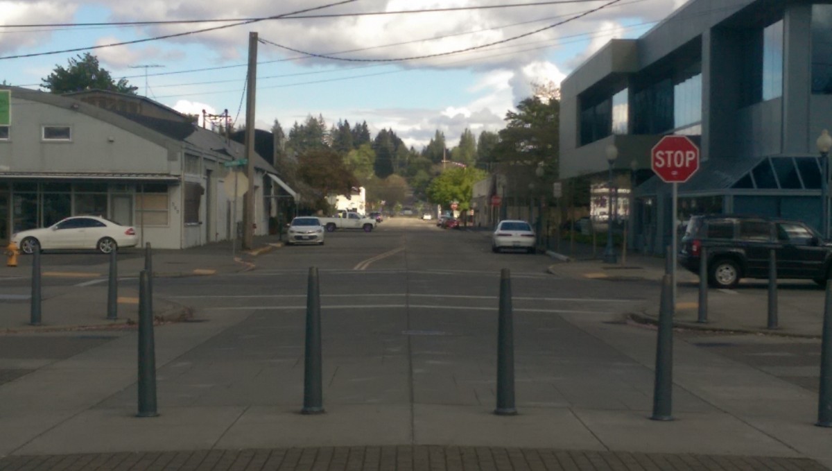 This is the entrance of the park. Almost directly behind the other two pictures in this post. 